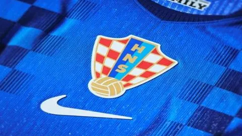 “中超赛场迎来首位女裁判：她从乡村小径迈向世界舞台”